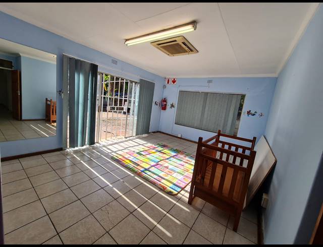 266M² BUILDING FOR SALE IN RUSTENBURG CENTRAL